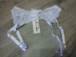 Комплект Erolanta Deborah трусики и пояс для чулок, белый, 42-44 УТ-00004526XS/S - Erolanta - Эротические комплекты: трусики с поясом - Купить