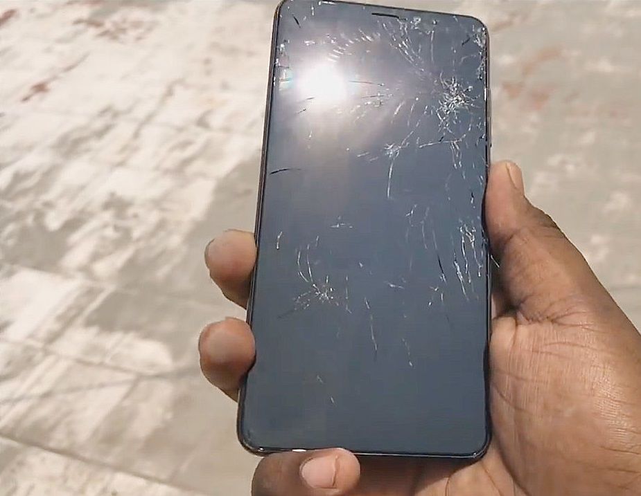 Разбитый Xiaomi Redmi Note 9