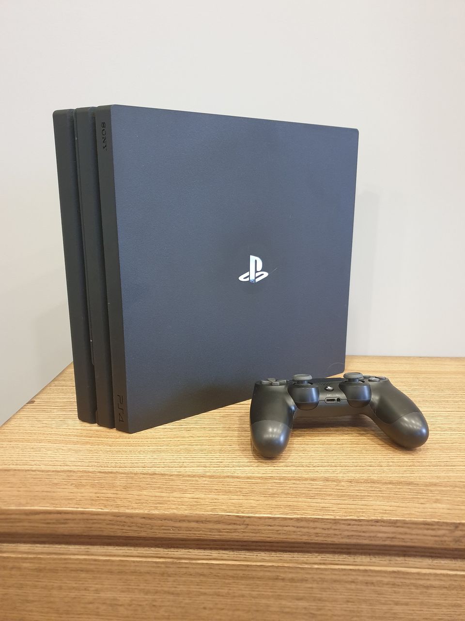 PlayStation 4Pro 1TB PS4 Pro 1TB Model CUH 7216B