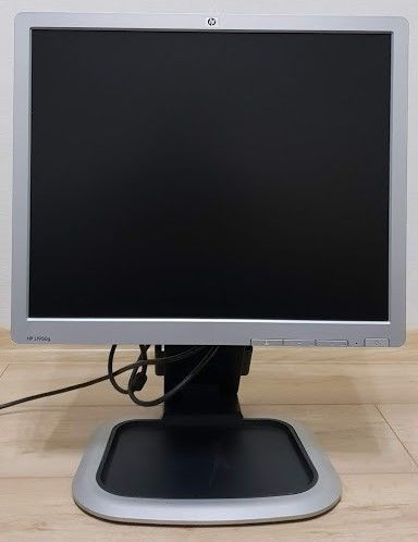 19 HP L1950g DVI Rotating LCD Monitor W USB 2 0 Hub Rotates To