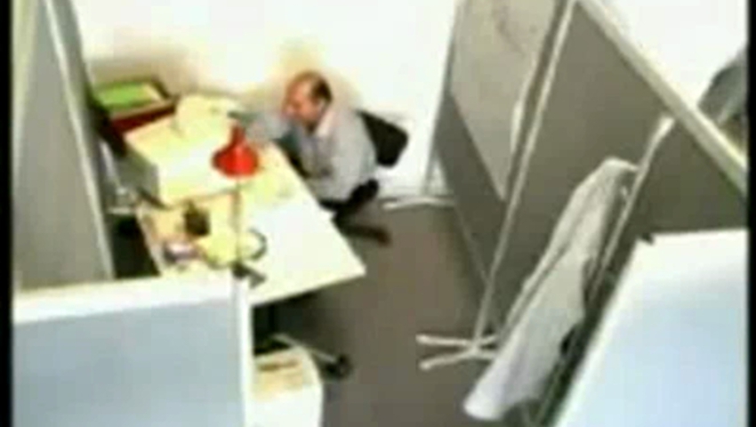 Офисные сотрудницы дрочат друг другу вибраторами во время обеда