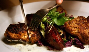 Продукты, которые просто потеряли товарный вид, не редко пригодны для того, чтобы стать вкусным блюдом.