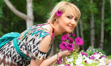 În presă au apărut informaţii precum că Adriana Ochişanu se pregăteşte să-şi oficializeze relaţia cu noul său iubit.