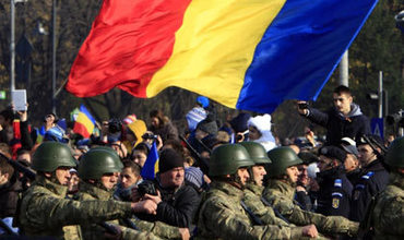 Украина находится на пороге гражданской войны.