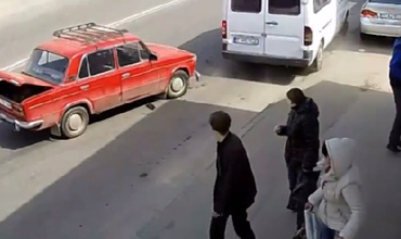 В Кишинёве камеры засняли ДТП с участием маршрутки