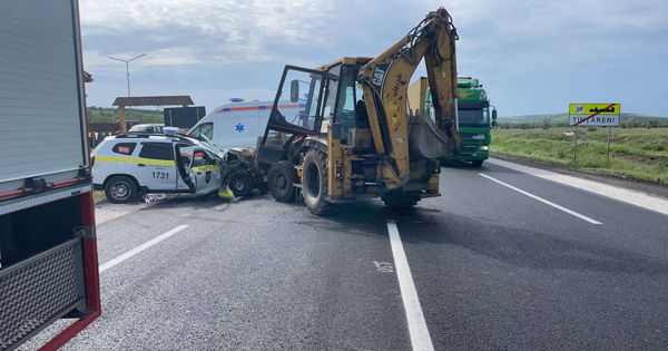 Accident la Anenii Noi Mașină a Poliției accidentată de un excavator