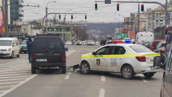 Accident N Centrul Capitalei Cu Implicarea Unei Ma Ini De Serviciu Mai