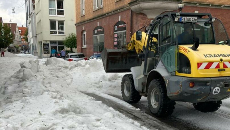 Pluguri de zăpadă scoase pe străzi în plină vară în Germania