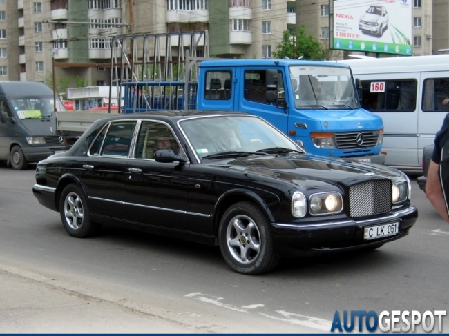 Masini de sute de mii de euro surprinse in Chisinau