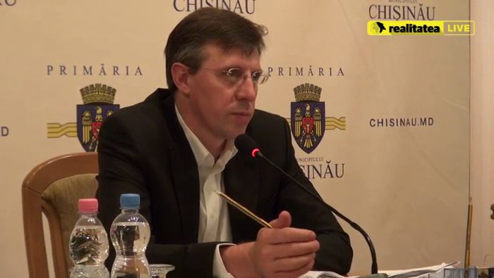 Chirtoacă se îmbracă tot mai stilat
