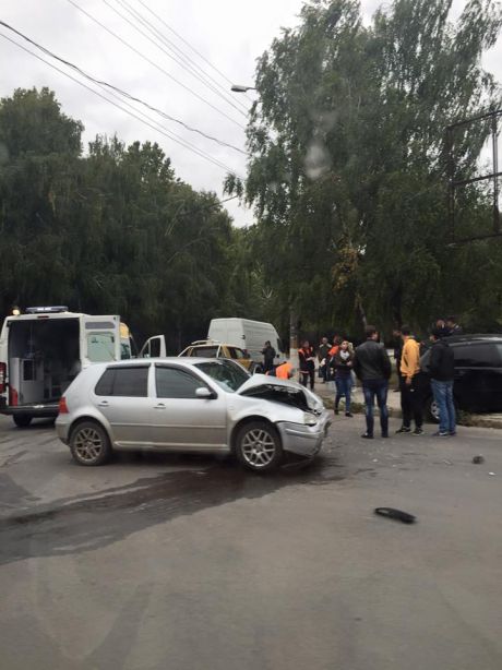 Accident rutier în capitală. O tânără a fost transportată de urgență la spital