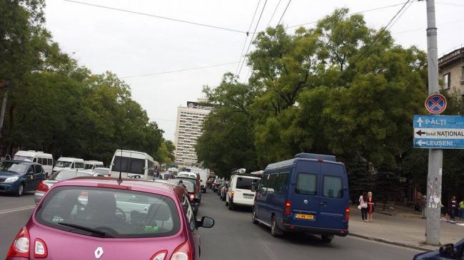 Trafic infernal in zona Garii Feroviare si pe strada Albisoara