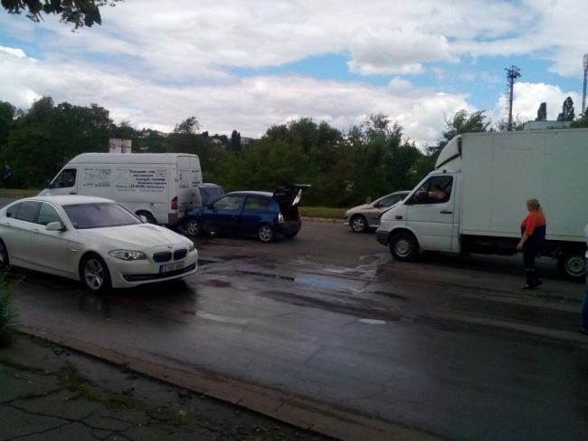ДТП в столице: машину зажало между двумя автомобилями