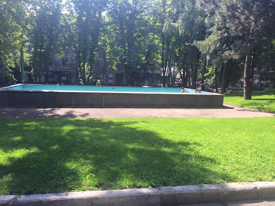 Havuzul de la Guvern, transformat în piscină