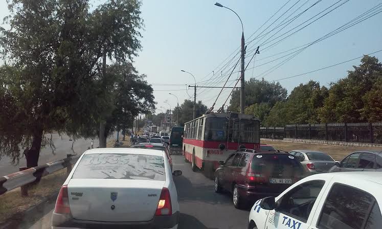 Ambuteiaj pe podul de la Telecentru. Până la ce oră să evitați zona