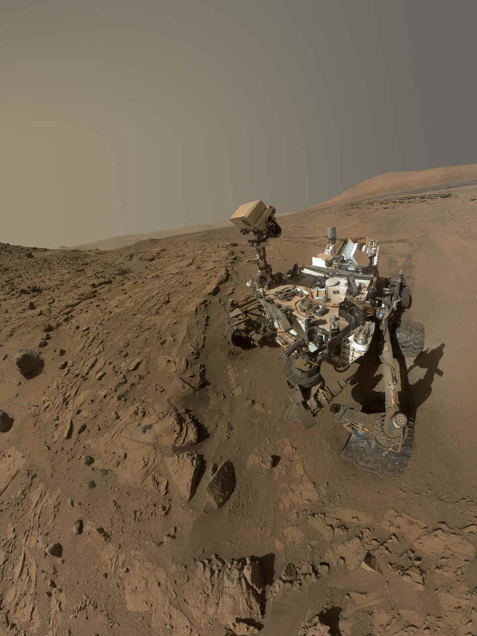 Марсоход Curiosity сделал юбилейное селфи