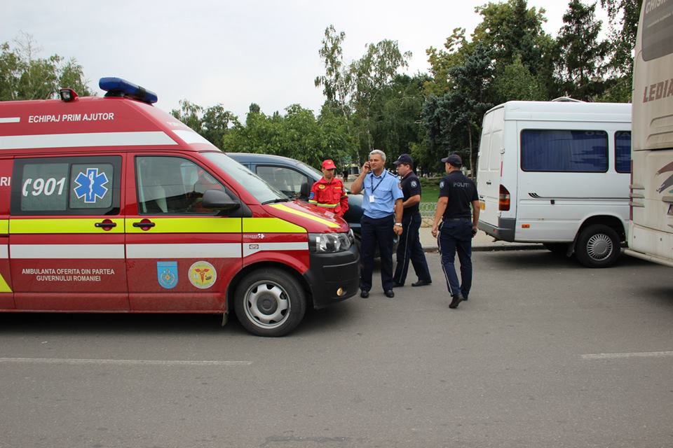Со слезами на глазах родственники встречали жертв ДТП в Румынии
