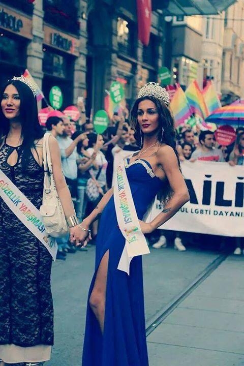 Iata-l pe cel mai frumos transsexual din Turcia!
