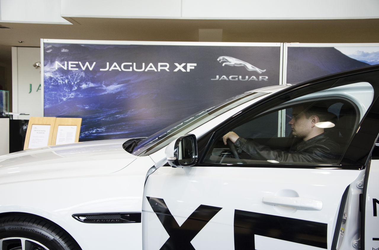 Jaguar XF:  Ziua ușilor deschise în salonul auto