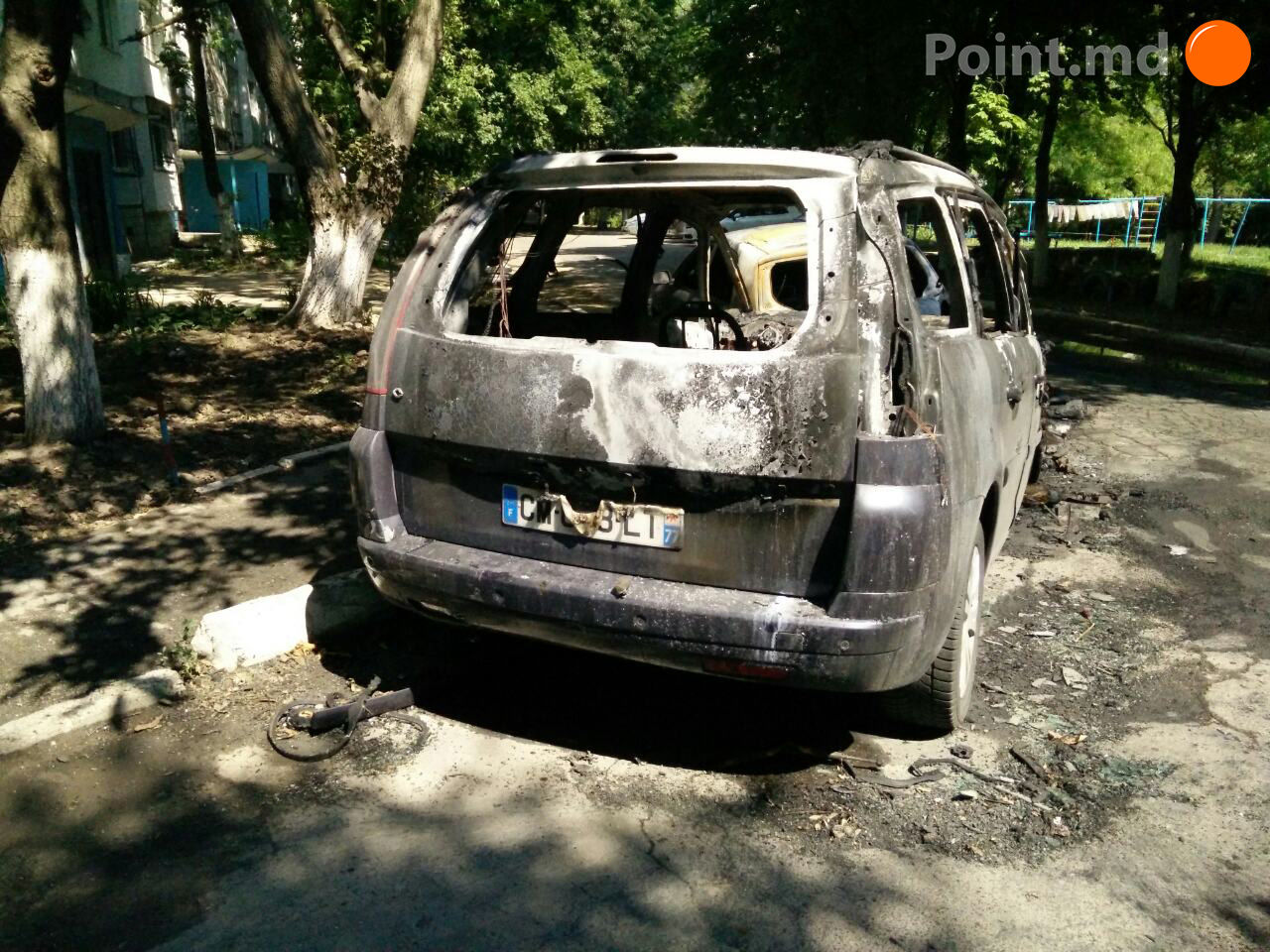 На Ботанике ночью сгорели два автомобиля