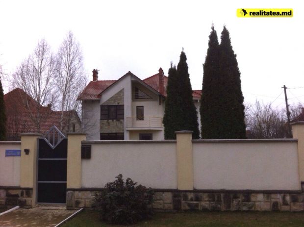 Judecătorii au pus sechestru pe casa şi maşina unui membrului CC