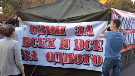 На ПВНС появились палатки в поддержку политзаключенных
