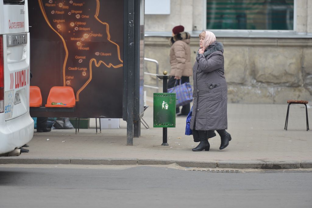 В столице устанавливают новые мусорные урны