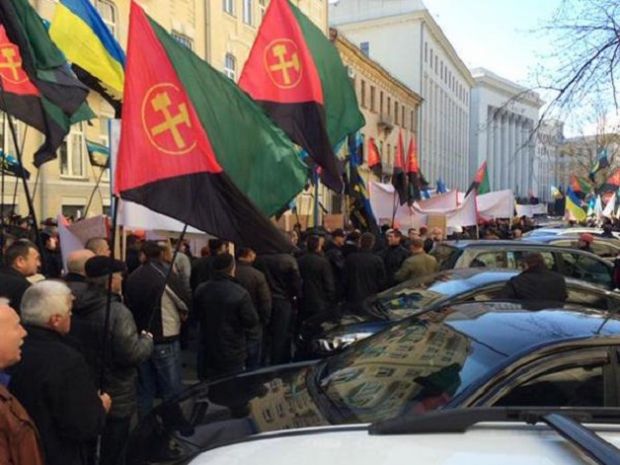 В Киеве шахтеры бастуют у парламента