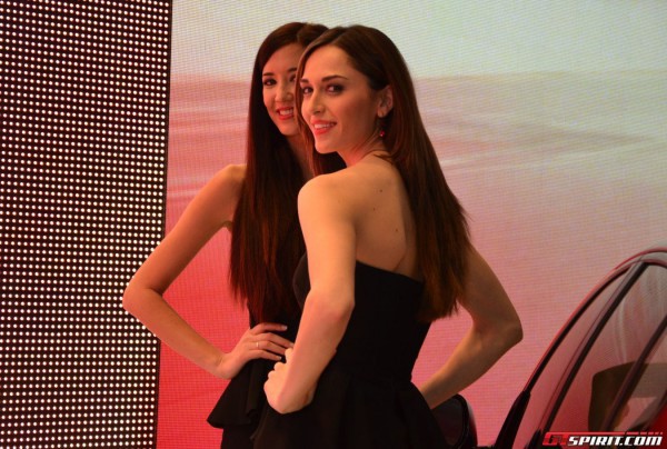 Самые красивые девушки Женевского автосалона