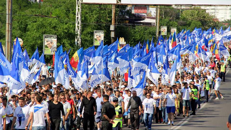 Марш «За честные выборы» в Кишиневе собрал более 15 тыс. человек