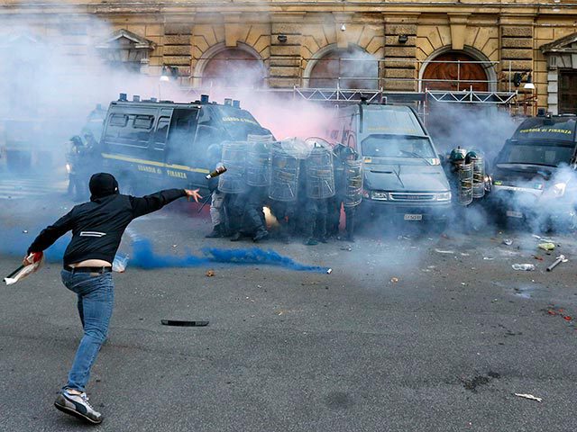 Протесты в Риме переросли в бои с полицией