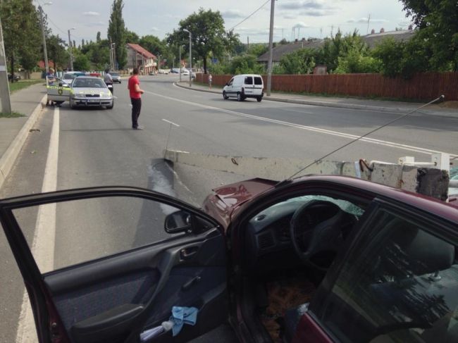 На въезде в Пересечено водитель врезался в столб