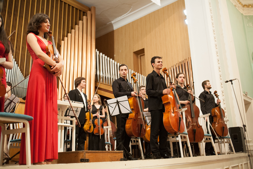 Tinerii din Chișinău Youth Orchestra au cântat pentru a ajuta Institutul Mamei și Copilului