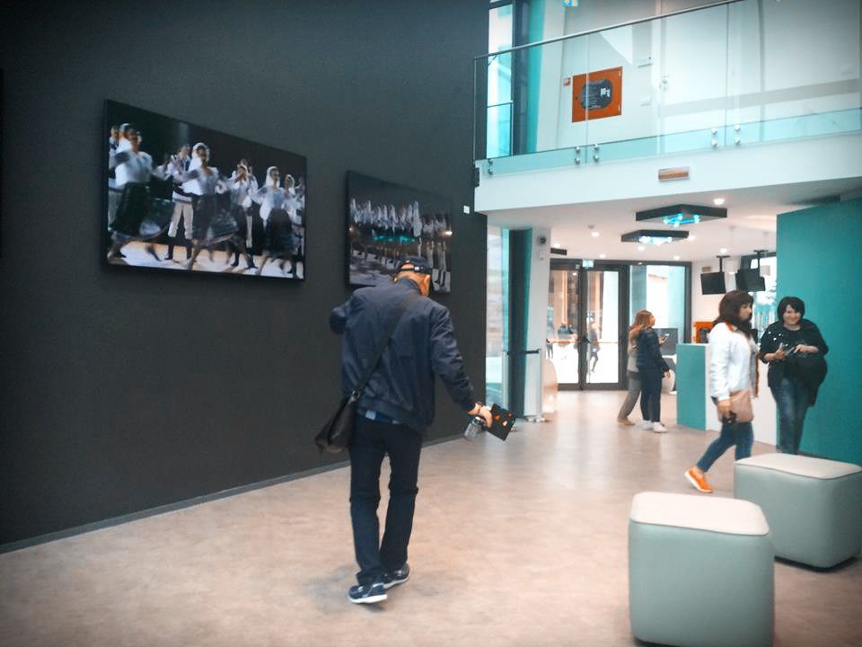 Посетители павильона Молдовы на World Expo Milanо танцуют «Жок»