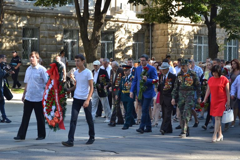 Усатый - Минобороны: Неужели день освобождения Молдовы не достоин уважения