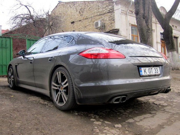 Лихач на Porsche с виадука - профессиональный гонщик