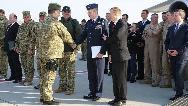 Порошенко пришел с оружием на встречу к представителям США
