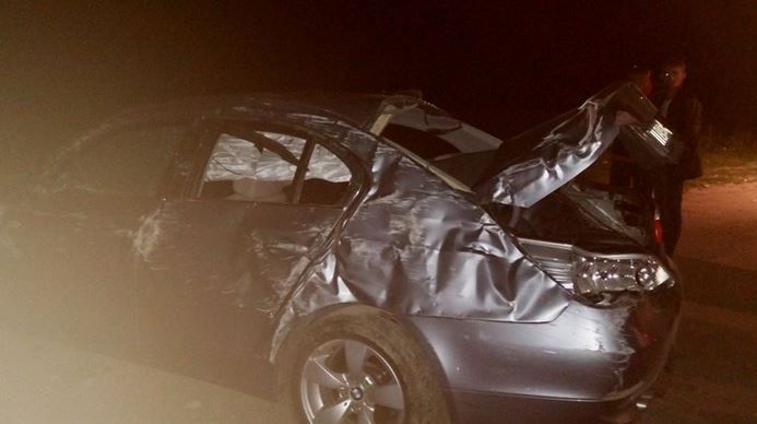 Un BMW s-a răsturnat în nordul ţării; Şoferul a ajuns la spital
