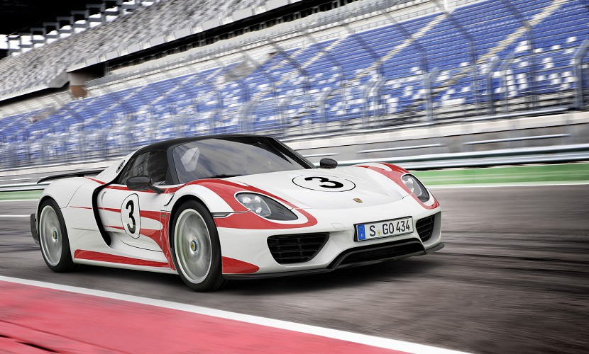 Компания Porsche сделала супергибрид 918