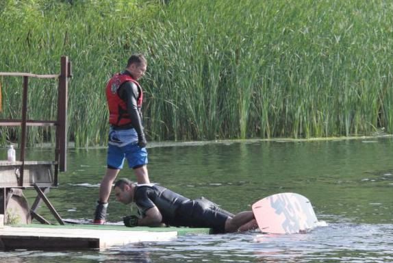 Мэр Киева в день рождения покатался на вейкборде