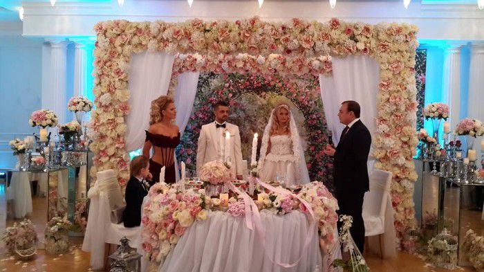 Directorul general adjunct ”Poșta Moldovei” a exagerat cu florile la nunta sa