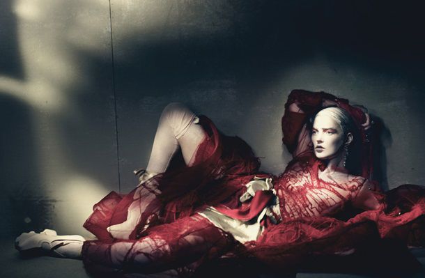 Кейт Мосс оголила грудь в арт-проекте для W Magazine