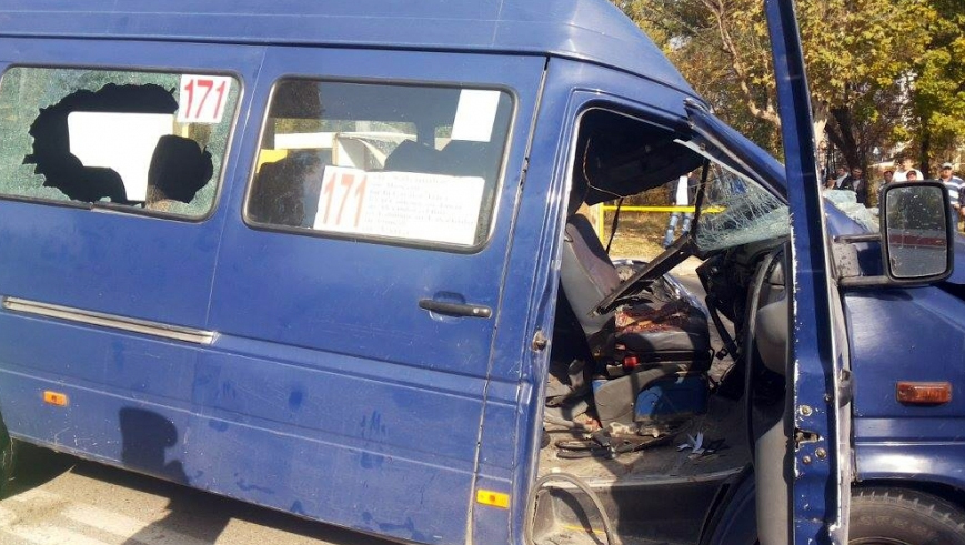 На Скулянке маршрутка столкнулась с грузовиком: 2 погибших