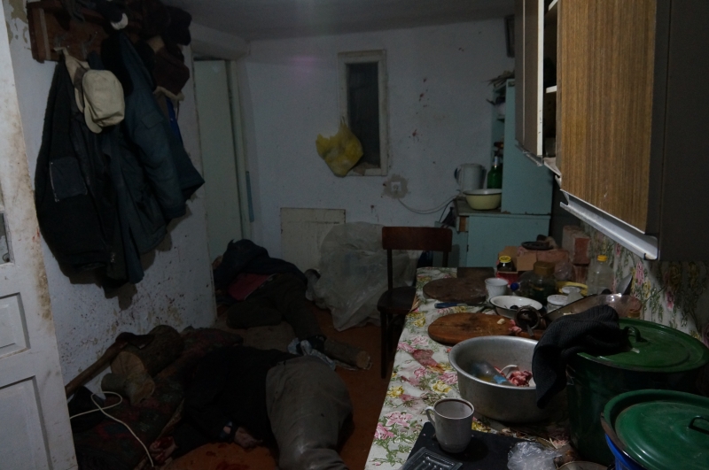 Infiorator,a ucis doi consateni, apoi s-a spinzurat