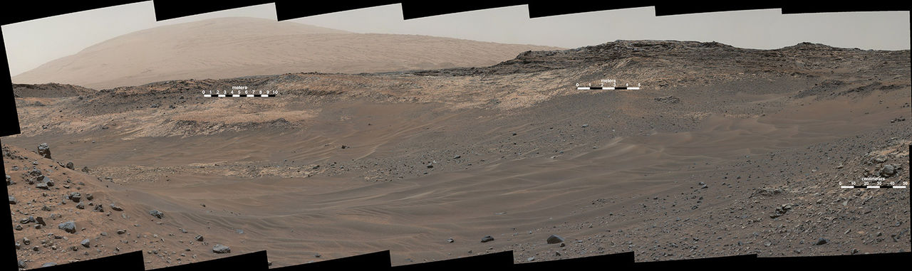 Марсоход Curiosity сделал панорамный снимок