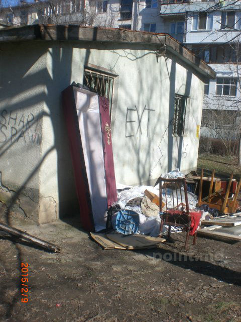 Во дворе жилого дома в Кишиневе две недели стоит гроб