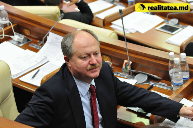 Deputatul PD care și-a adus icoană în Parlament