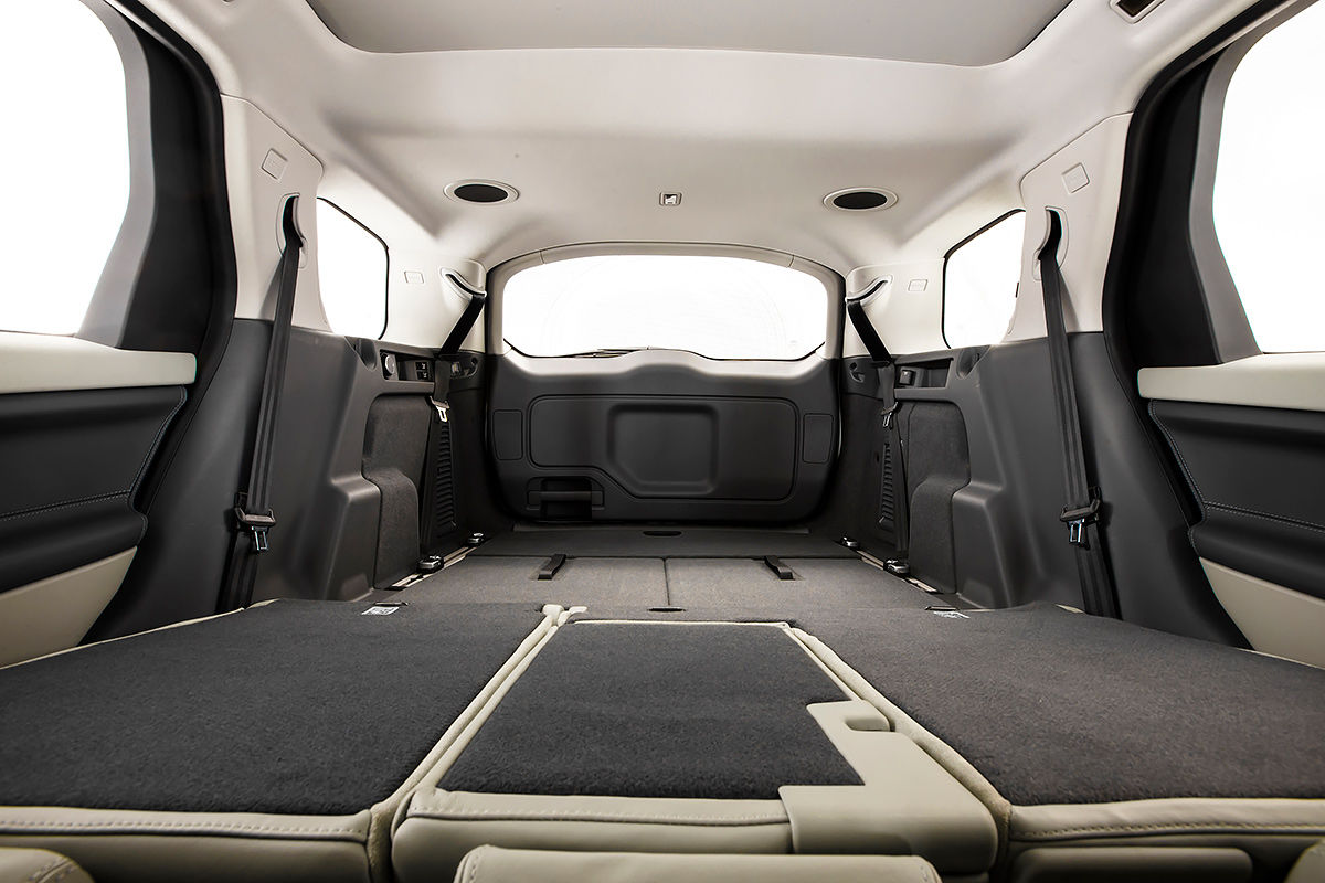 Новый Land Rover Discovery Sport – универсальный внедорожник премиум класса нового поколения, теперь представлен и в Молдове
