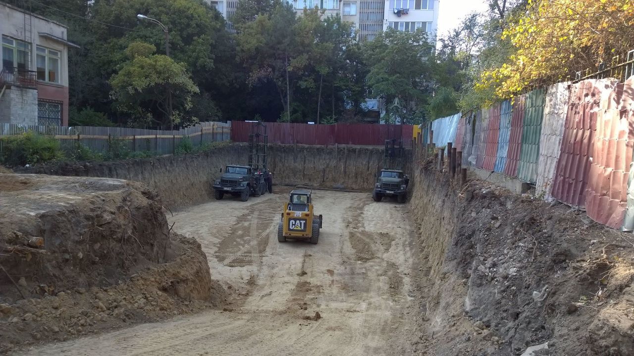 На Рышкановке начали строительство двух домов прямо у детсада