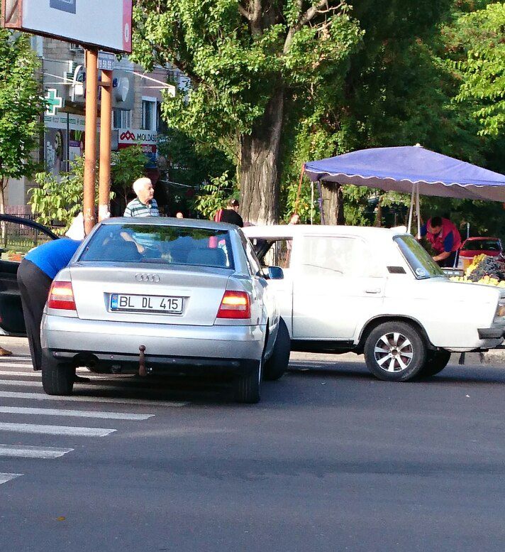 ДТП на Буюканах: два автомобиля столкнулись на пешеходном переходе